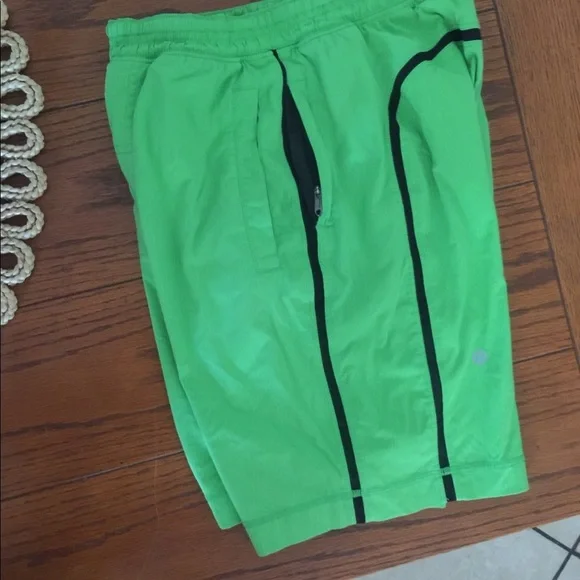 Mens Lululemon shorts green small​ - Picture 7 of 8